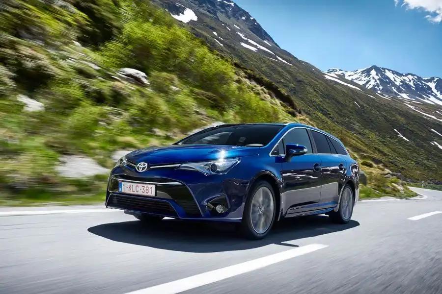 Toyota Avensis - limuzyna segmentu D