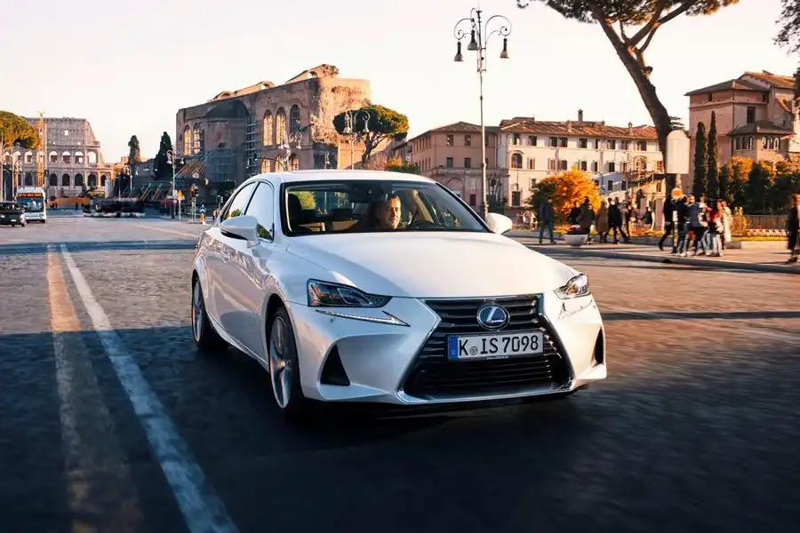 Lexus IS - który silnik wybrać?