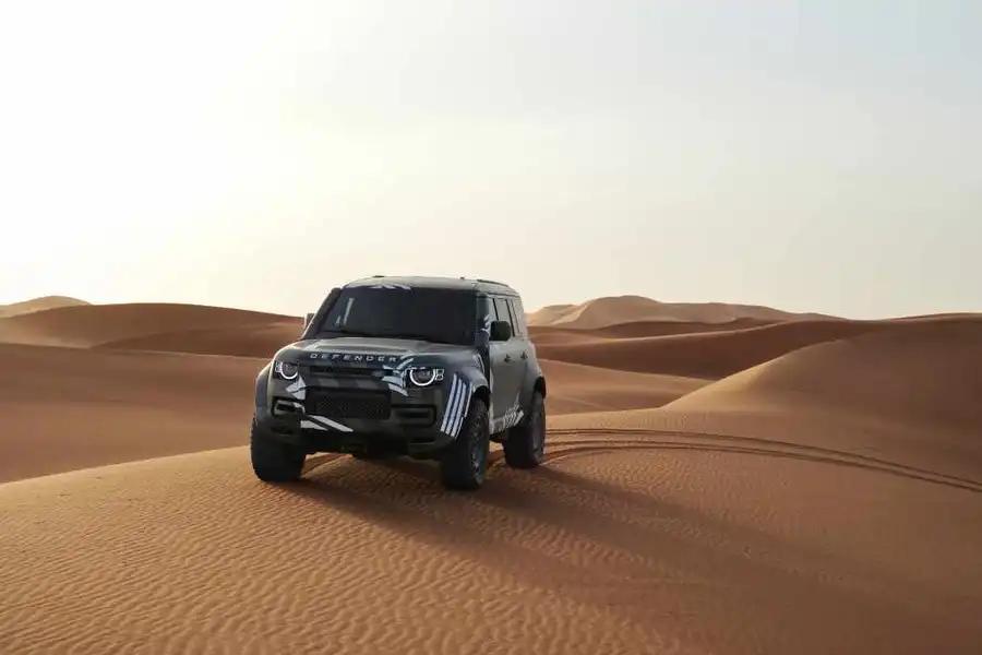 Land Rover Defender 2025