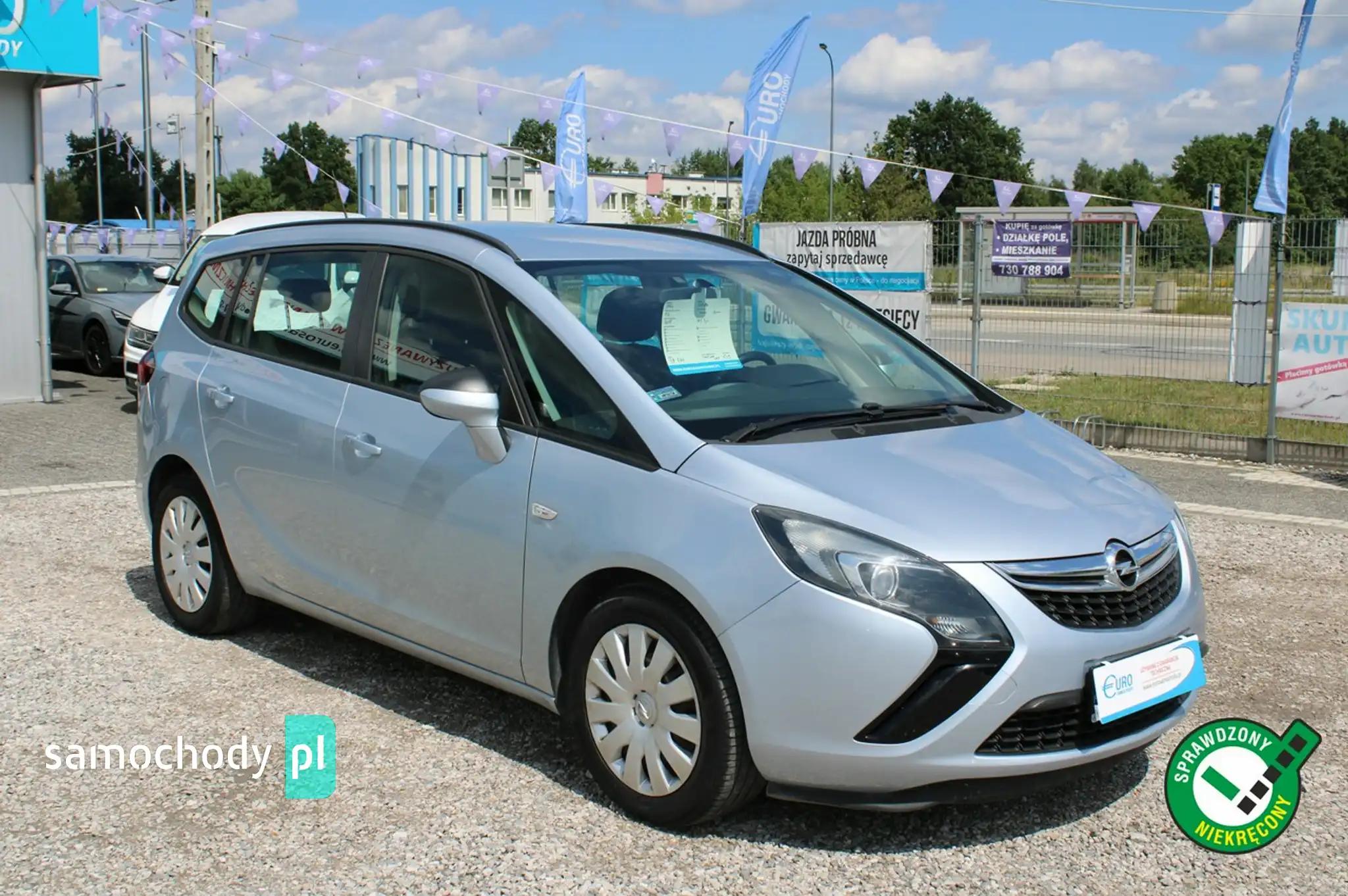 Opel Zafira Minivan 2015