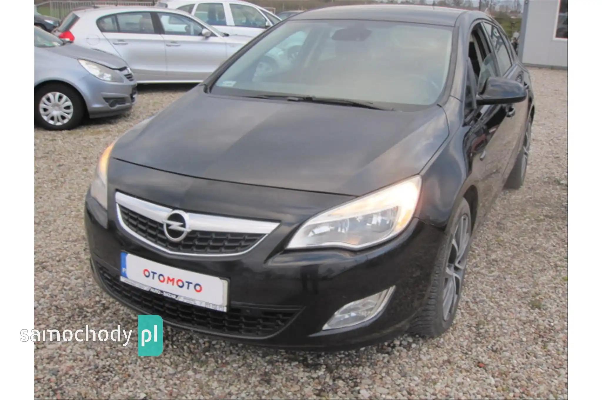 Opel Astra Hatchback 2011