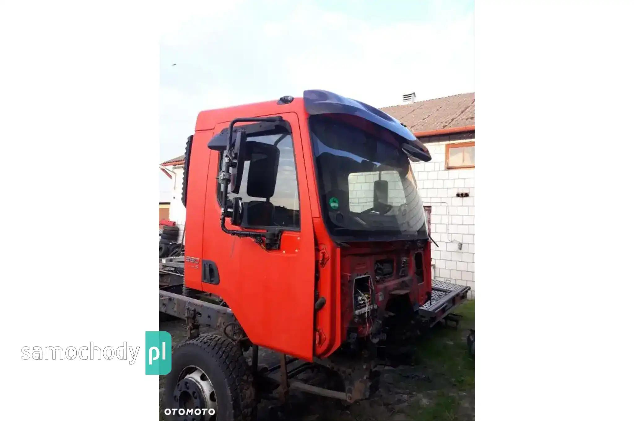 VOLVO FE KABINA EURO5 DZIENNA BIAŁA I CZERWONA