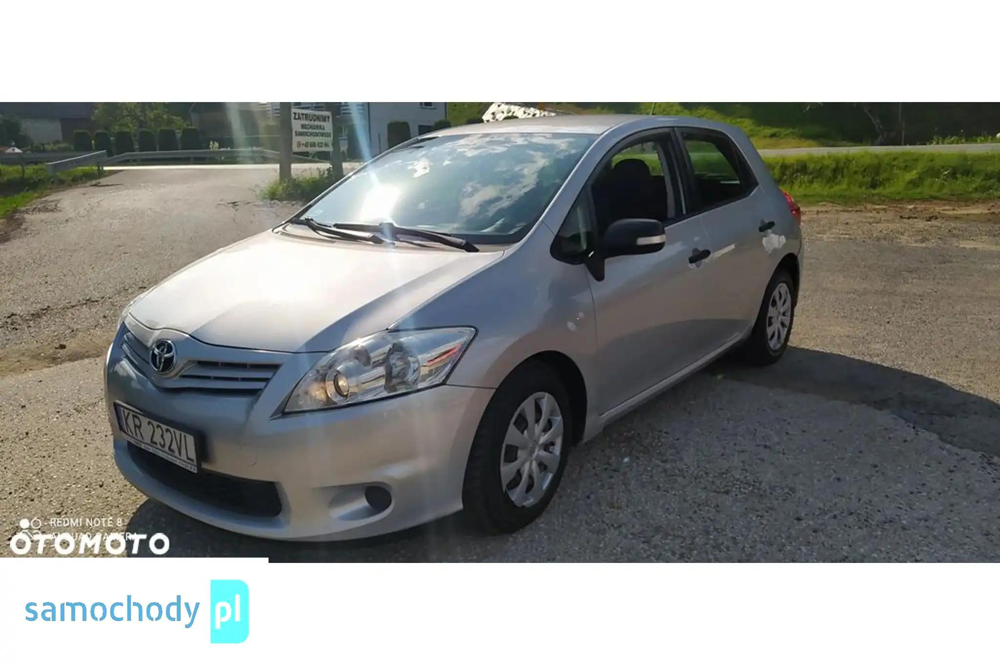 Toyota Auris Inny 2011