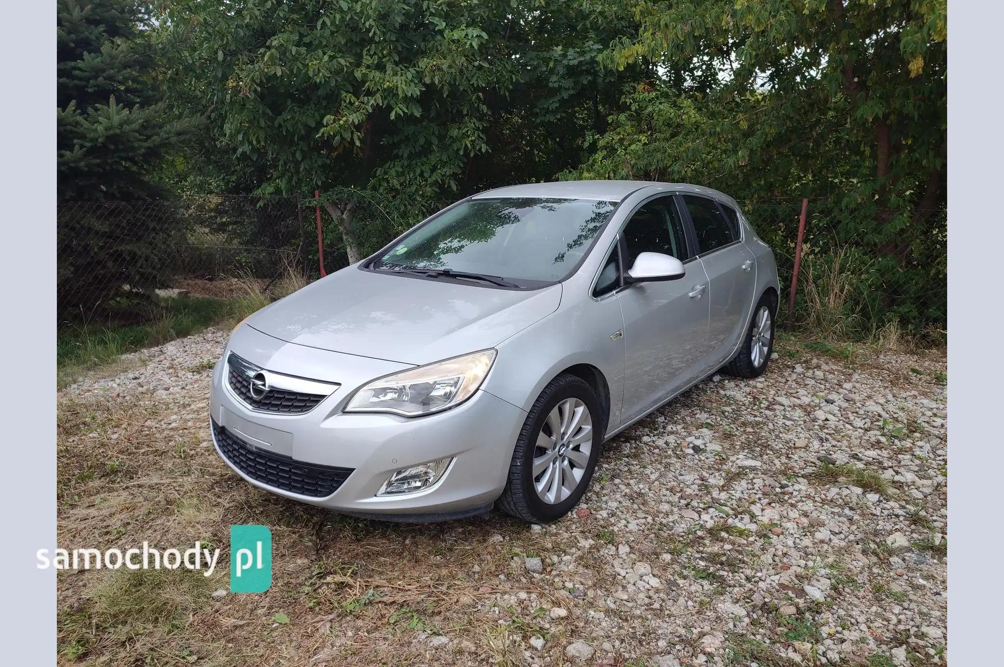 Opel Astra Hatchback 2010