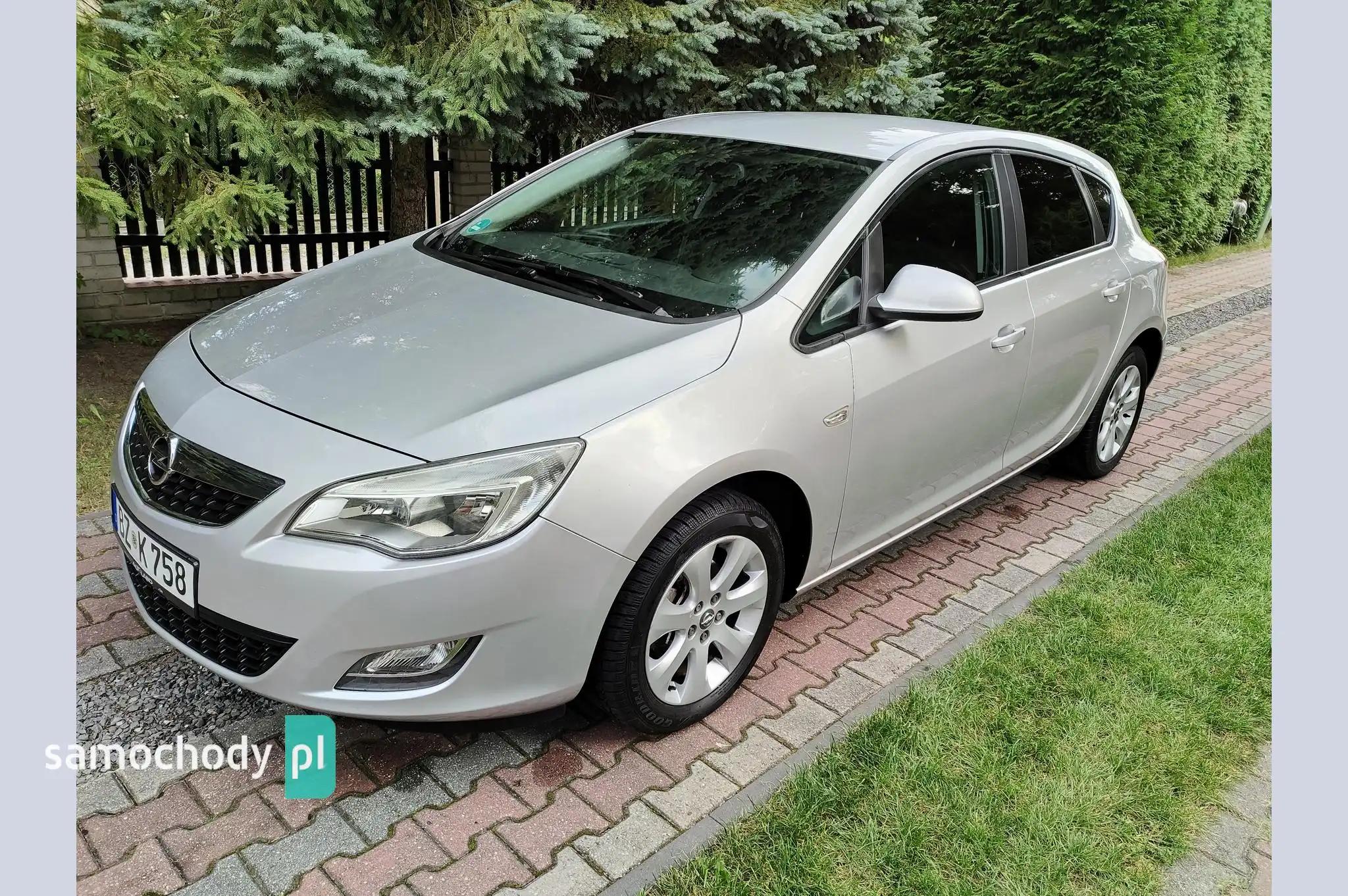 Opel Astra Hatchback 2010