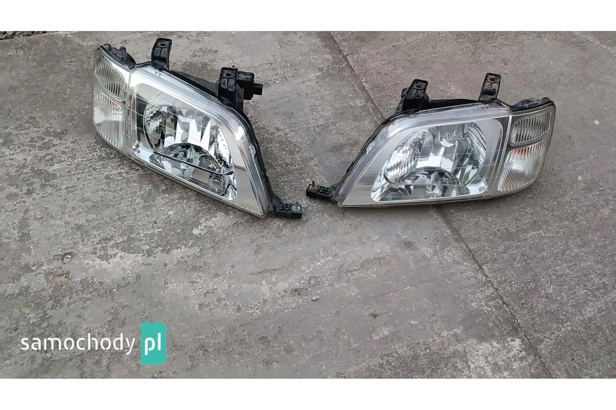 Lampa prawa lewa przednia przód Honda CRV CR-V I 1