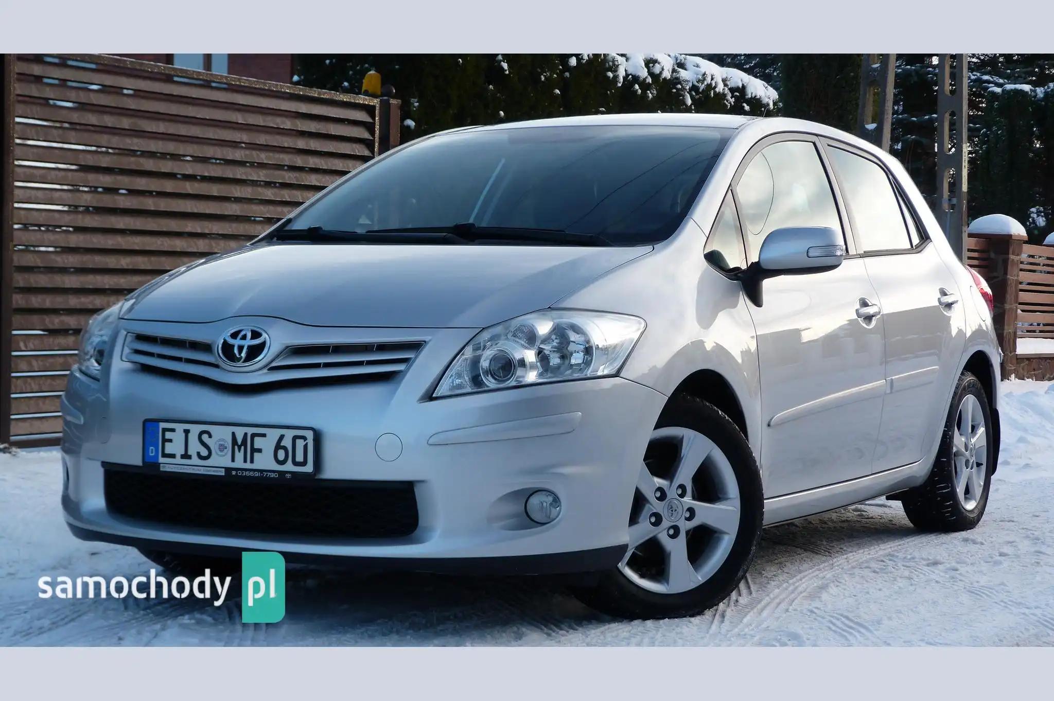 Toyota Auris Hatchback 2011