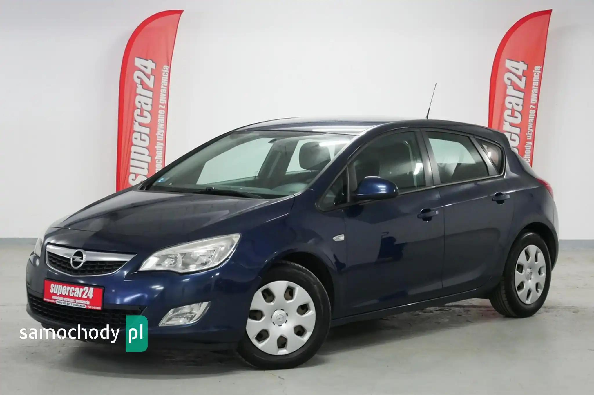 Opel Astra Hatchback 2011