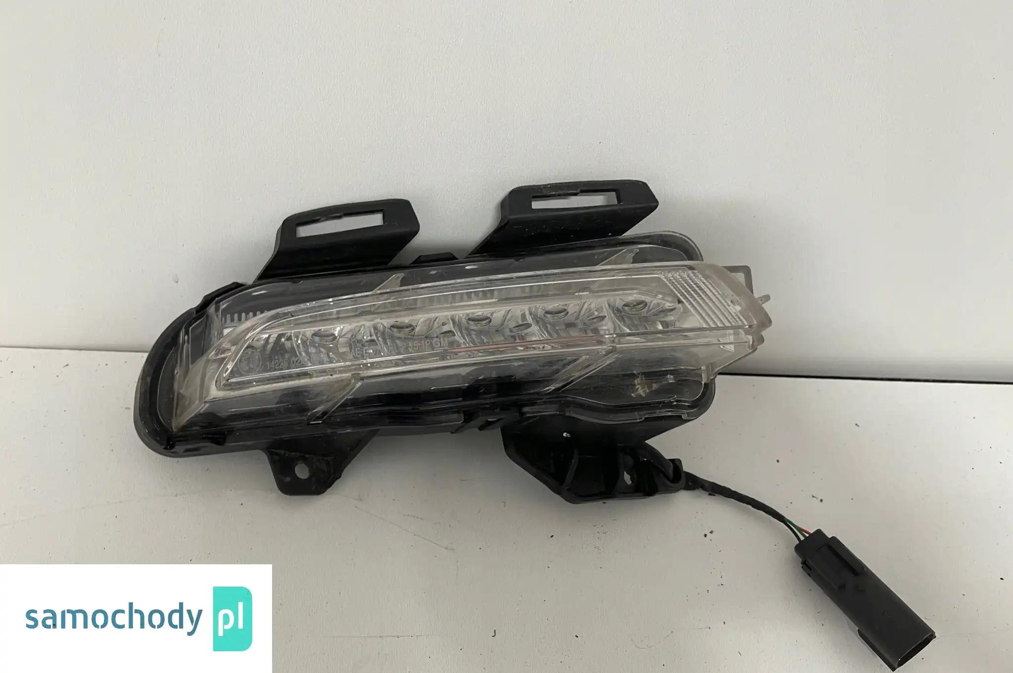 HALOGEN DRL LAMPA PRAWA USA CHEVROLET CRUZE 2015-