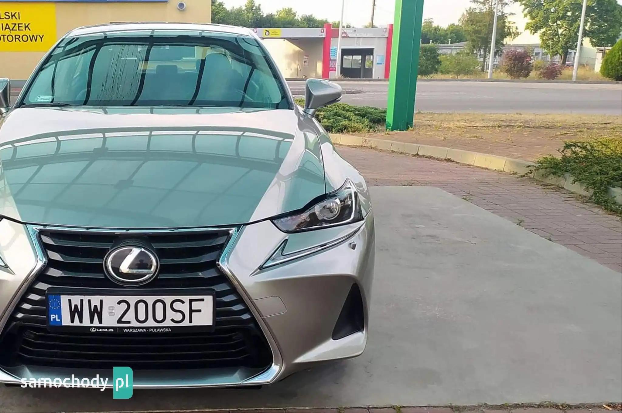 Lexus IS