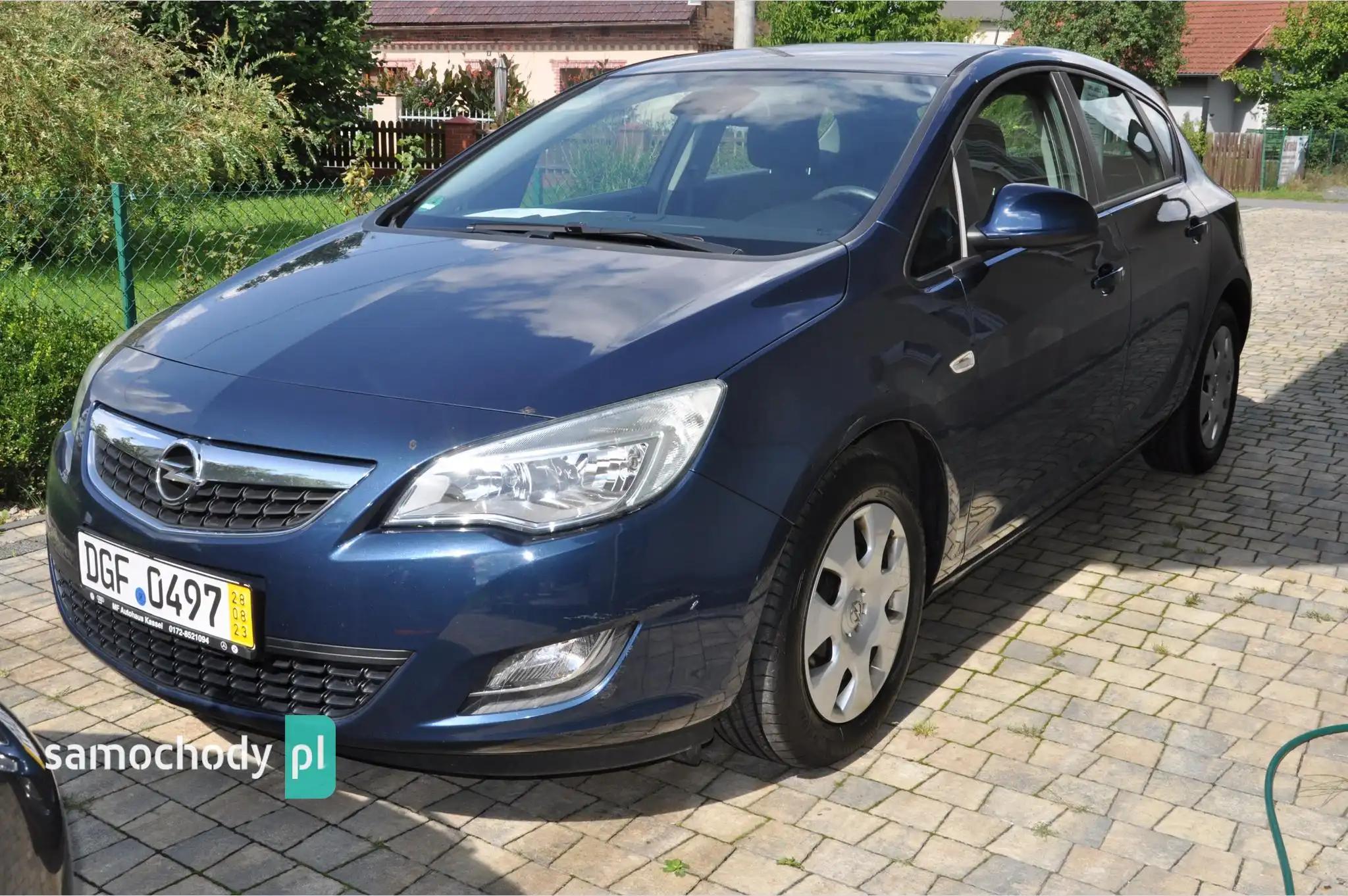 Opel Astra Hatchback 2010