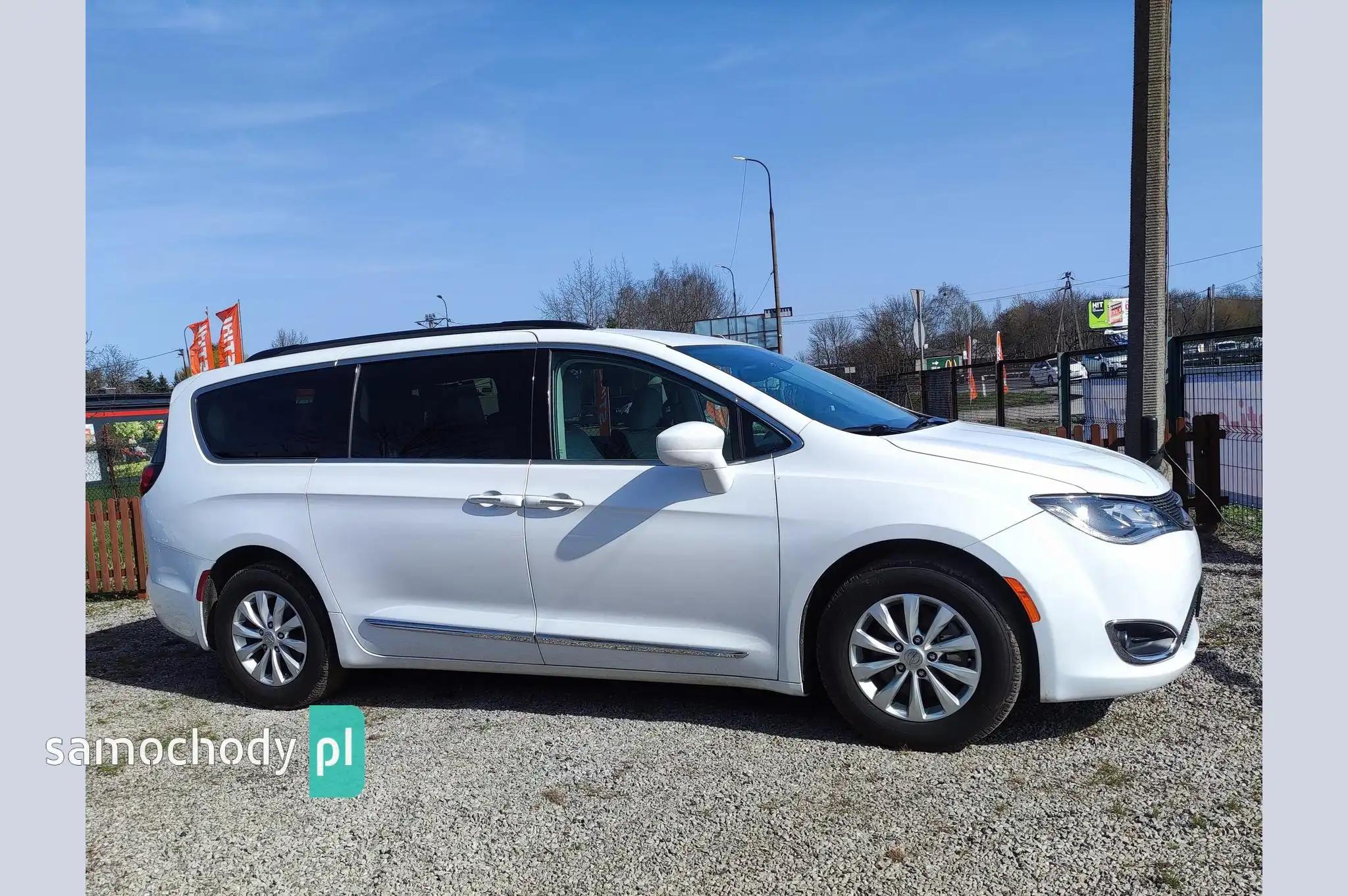 Chrysler Pacifica Minivan 2017