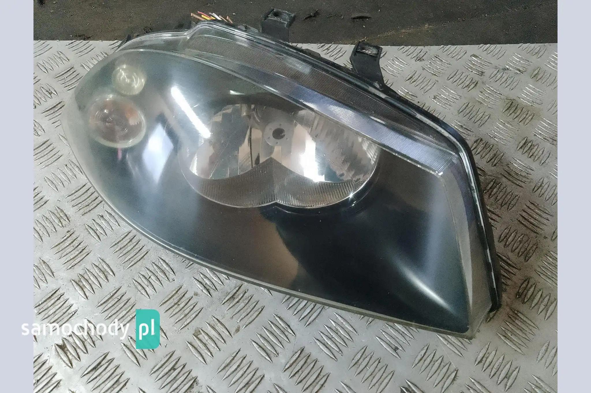 Lampa prawa przednia przód Seat Ibiza III 3