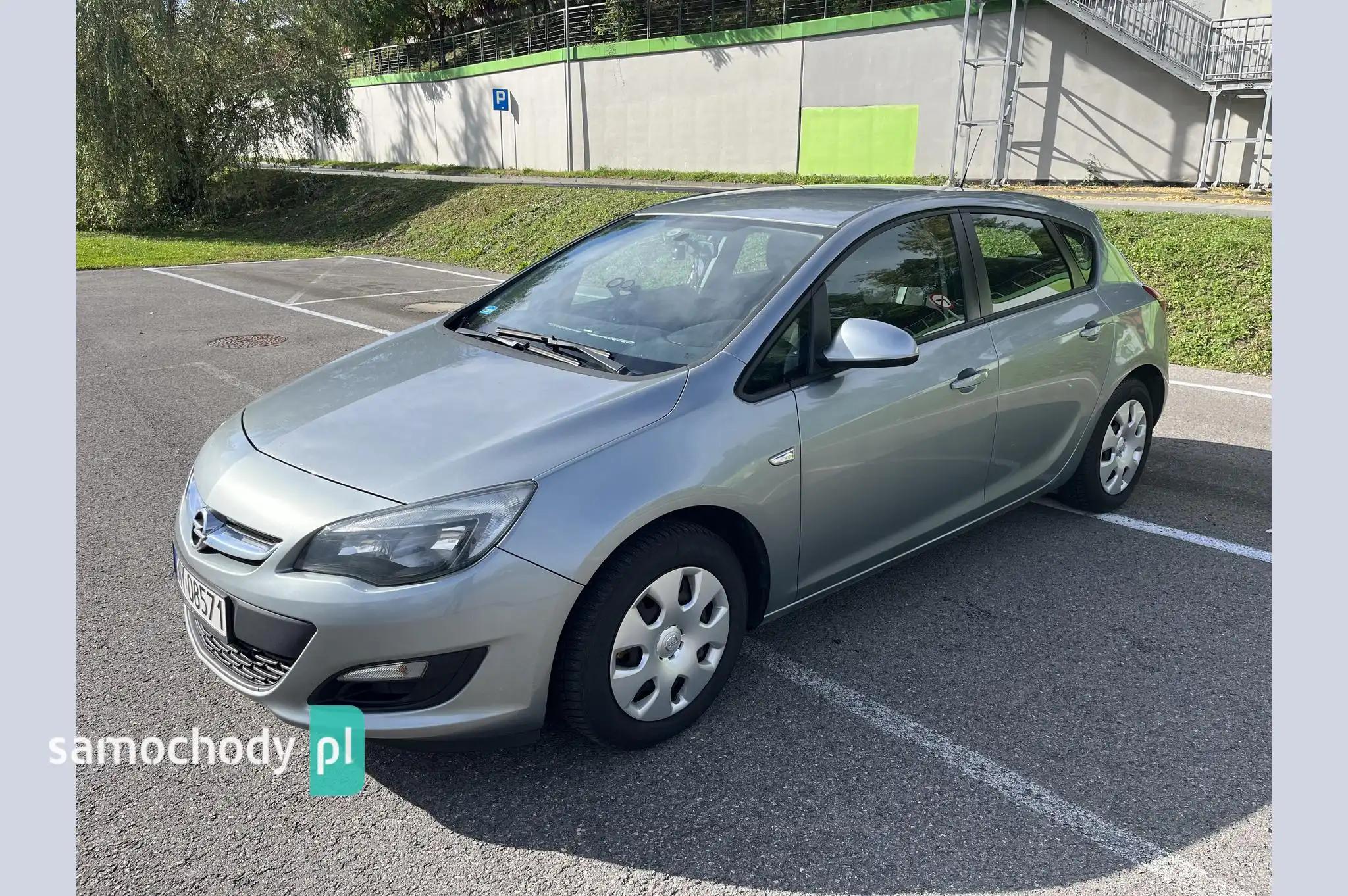 Opel Astra Hatchback 2015