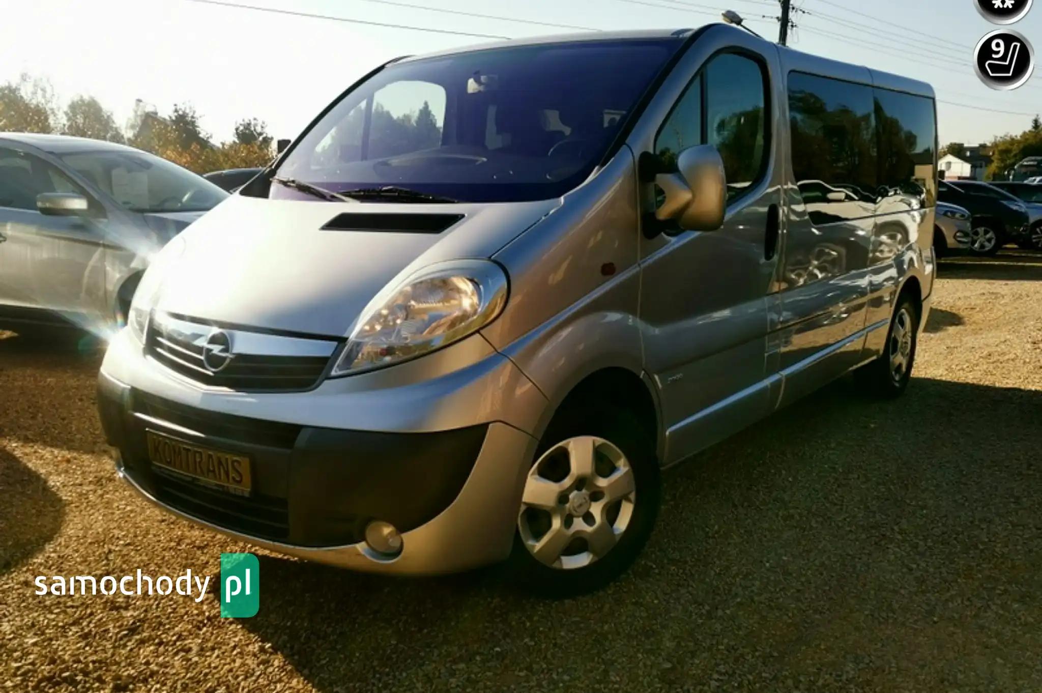 Opel Vivaro Bus 2011