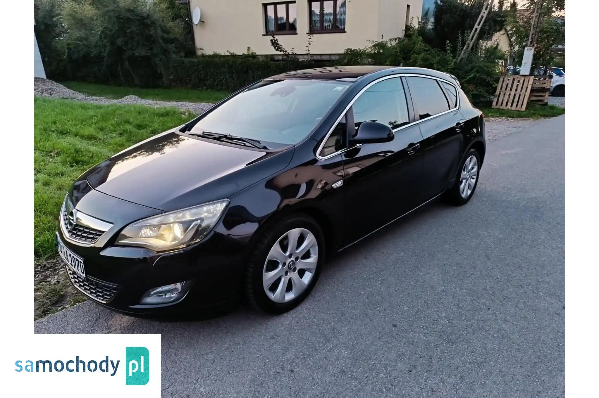 Opel Astra Hatchback 2011