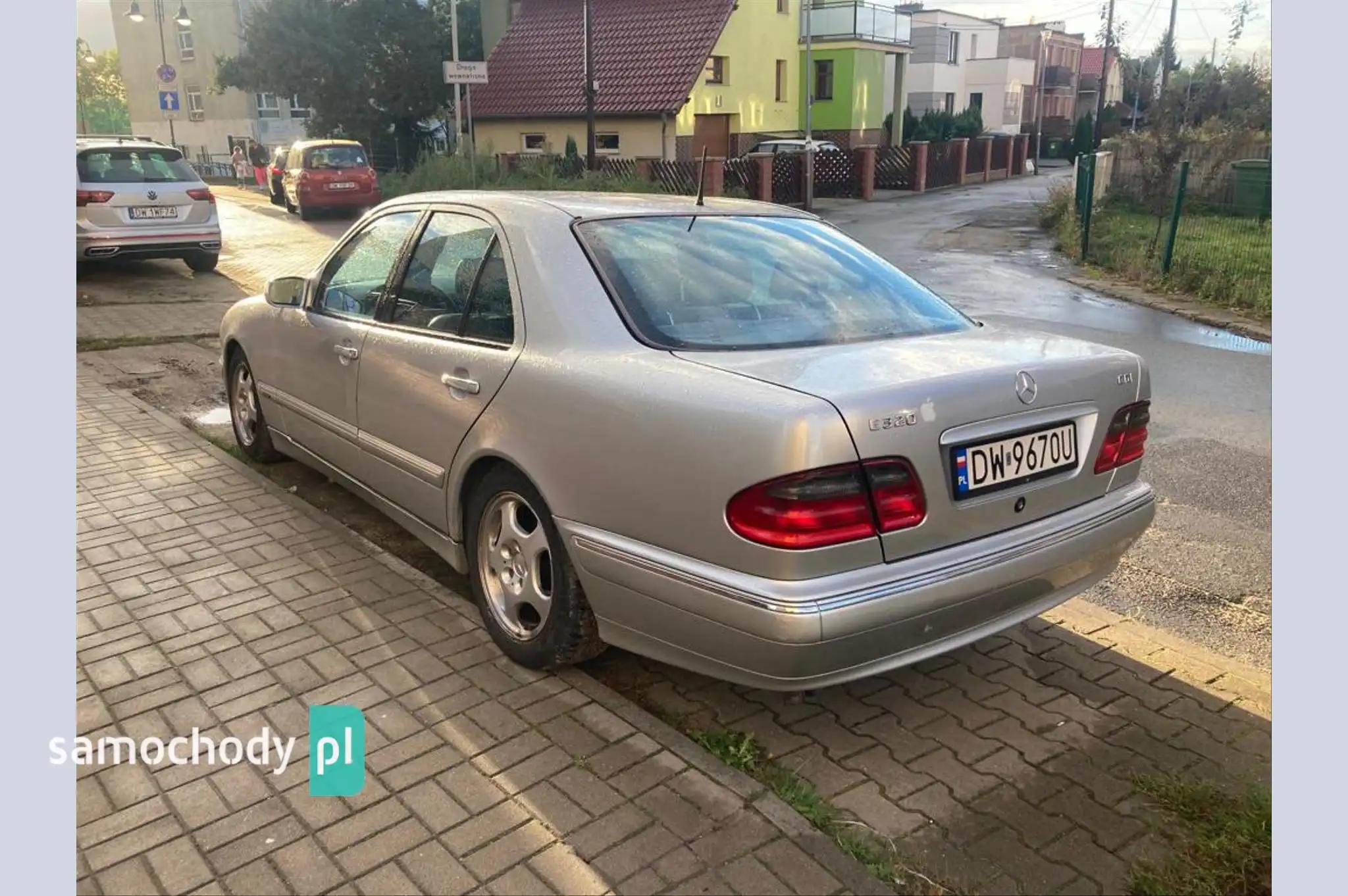 Mercedes-Benz E-Klasa Sedan 2000