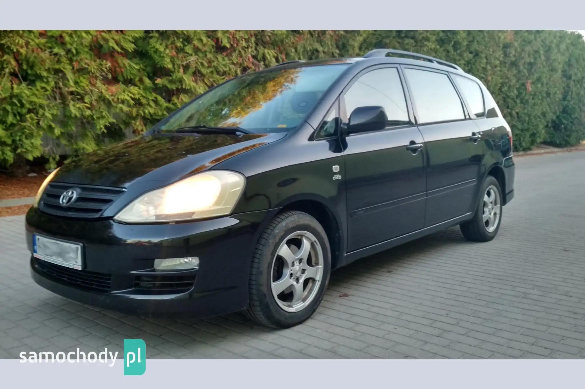 Toyota Avensis Verso Minivan 2004