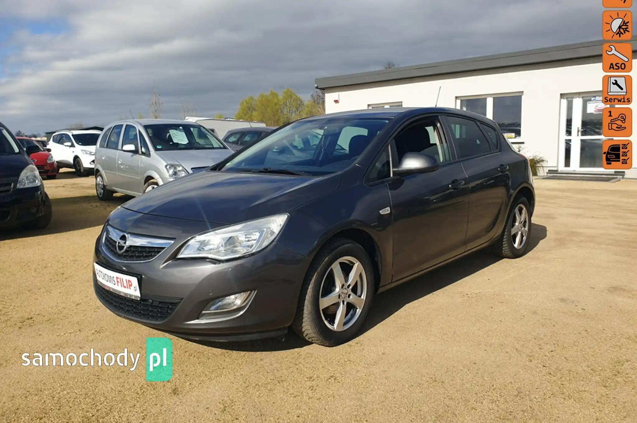 Opel Astra Hatchback 2012