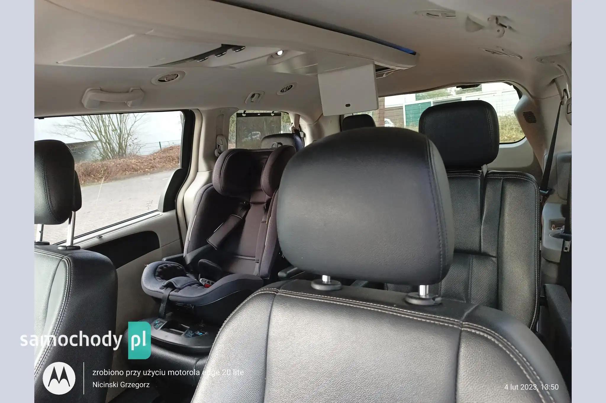 Chrysler Town and Country Minivan 2014