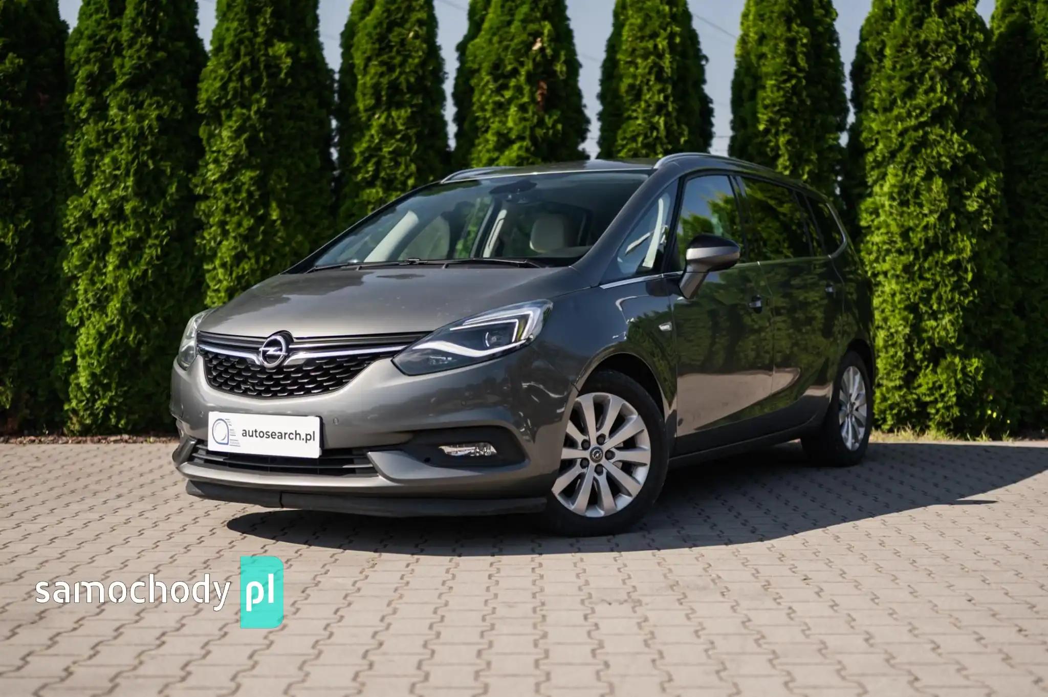 Opel Zafira Minivan 2016