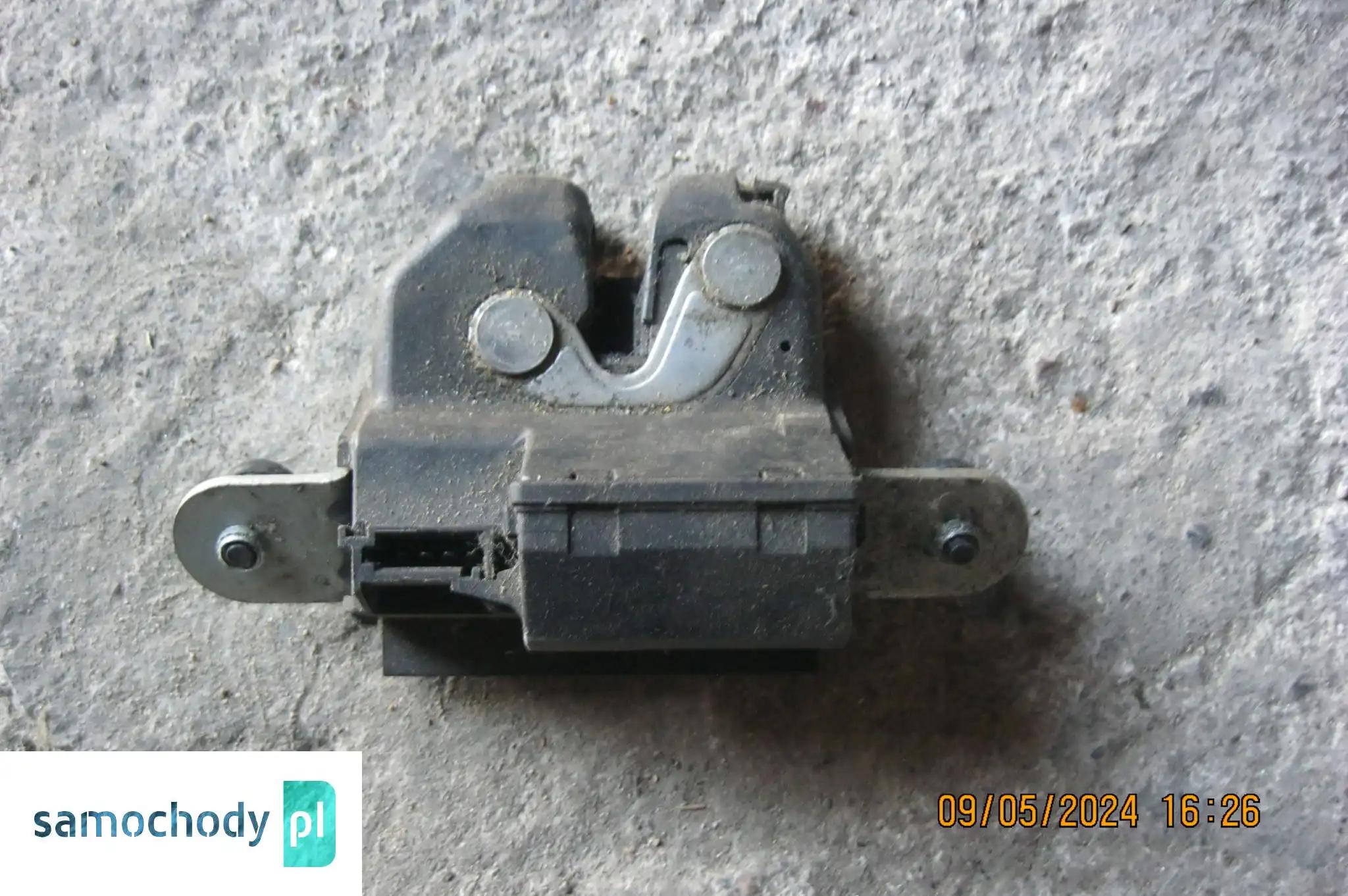 ZAMEK KLAPY TYLNY OPEL CORSA D FIAT GRANDE PUNTO 55701971