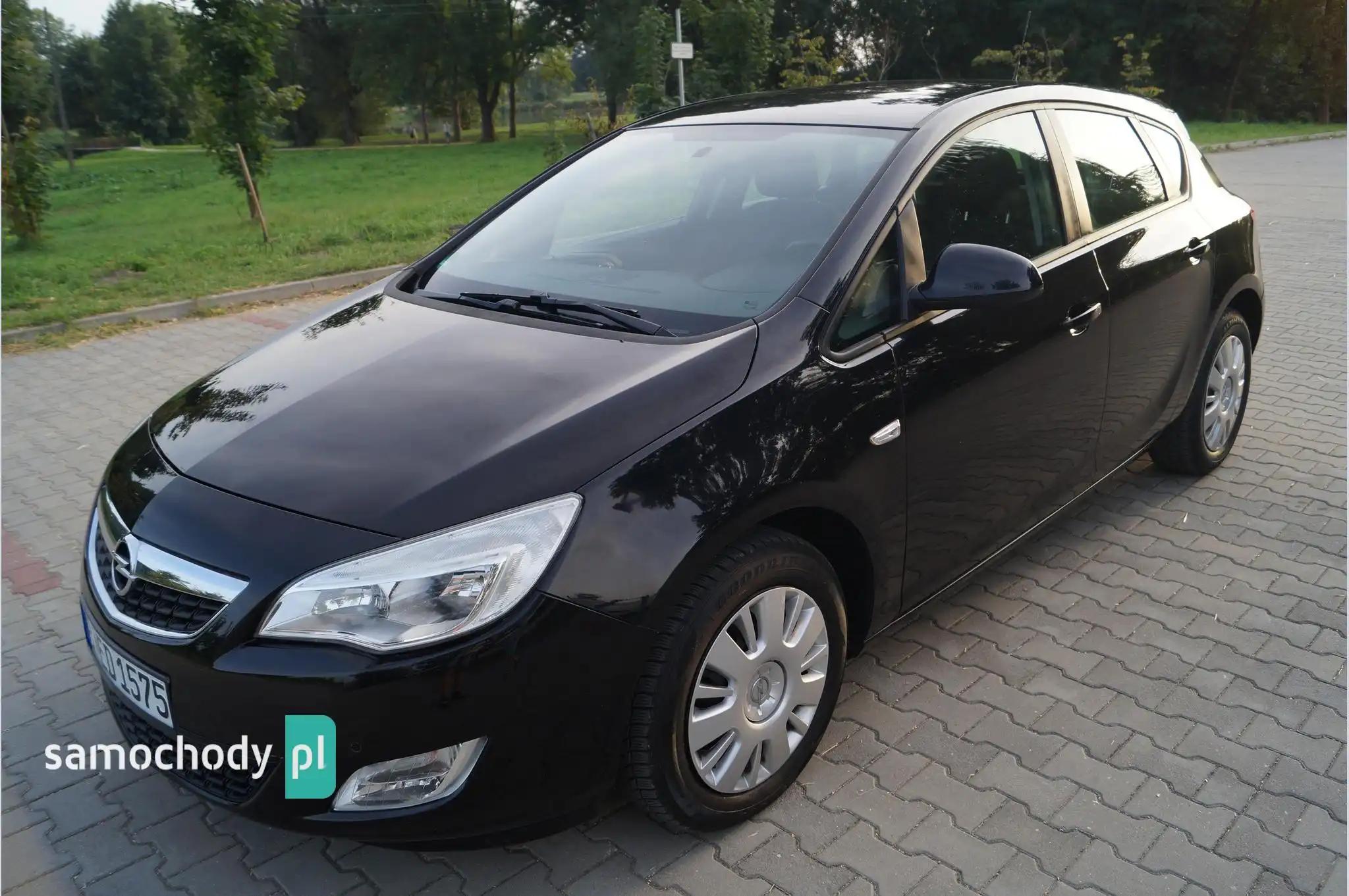 Opel Astra Hatchback 2010