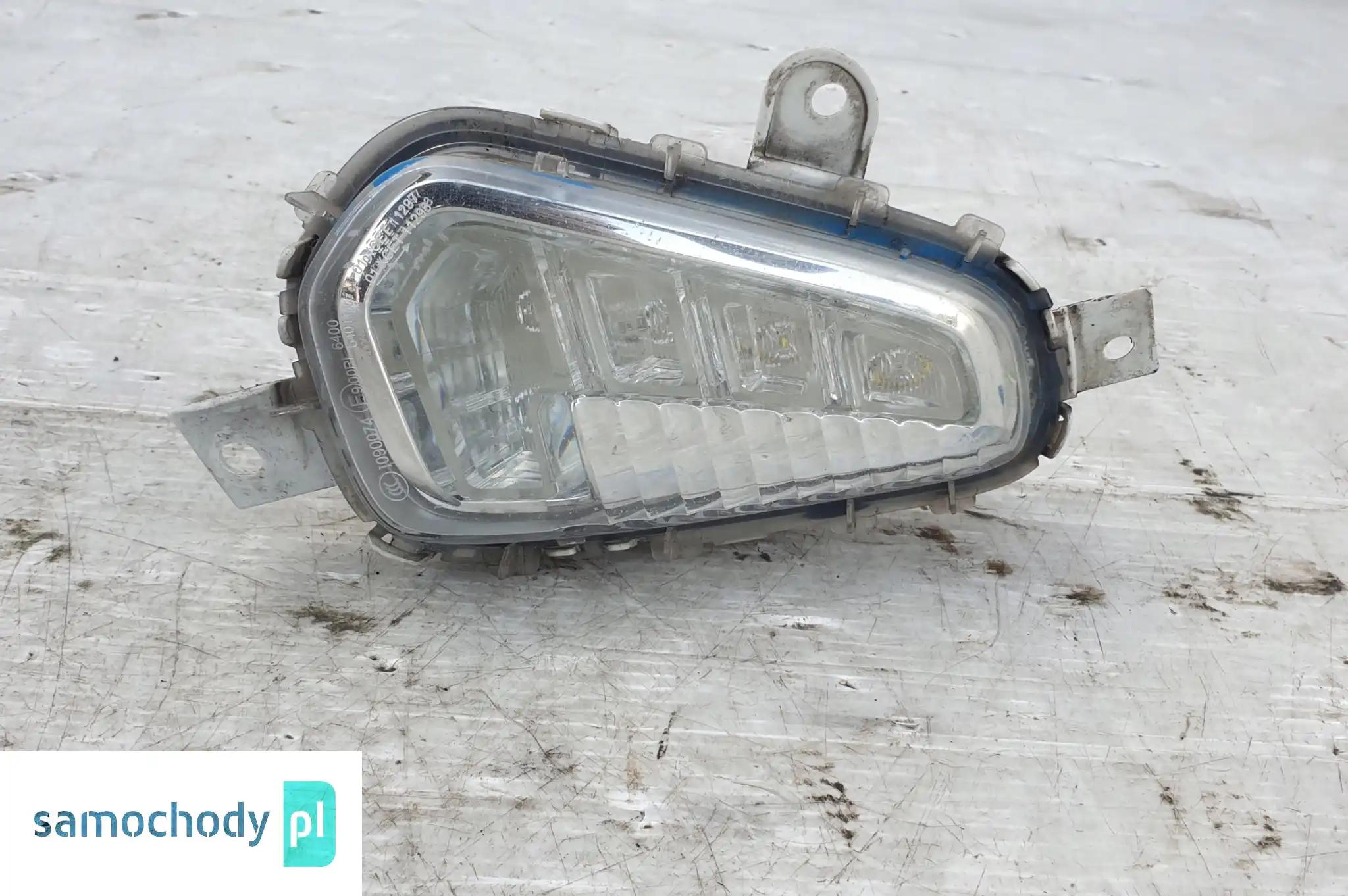 VOLVO V40 LIFT HALOGEN PRAWY PRZÓD 31395922