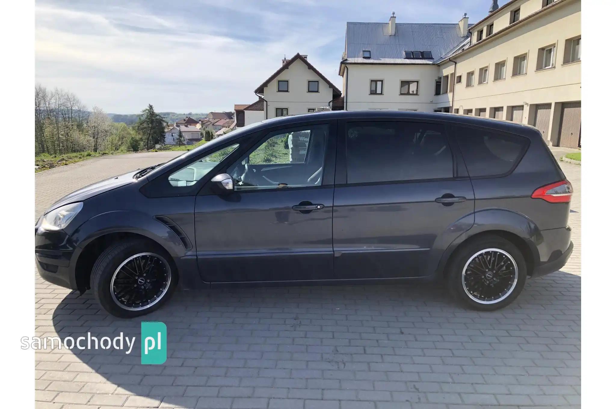 Ford S-Max Minivan 2010