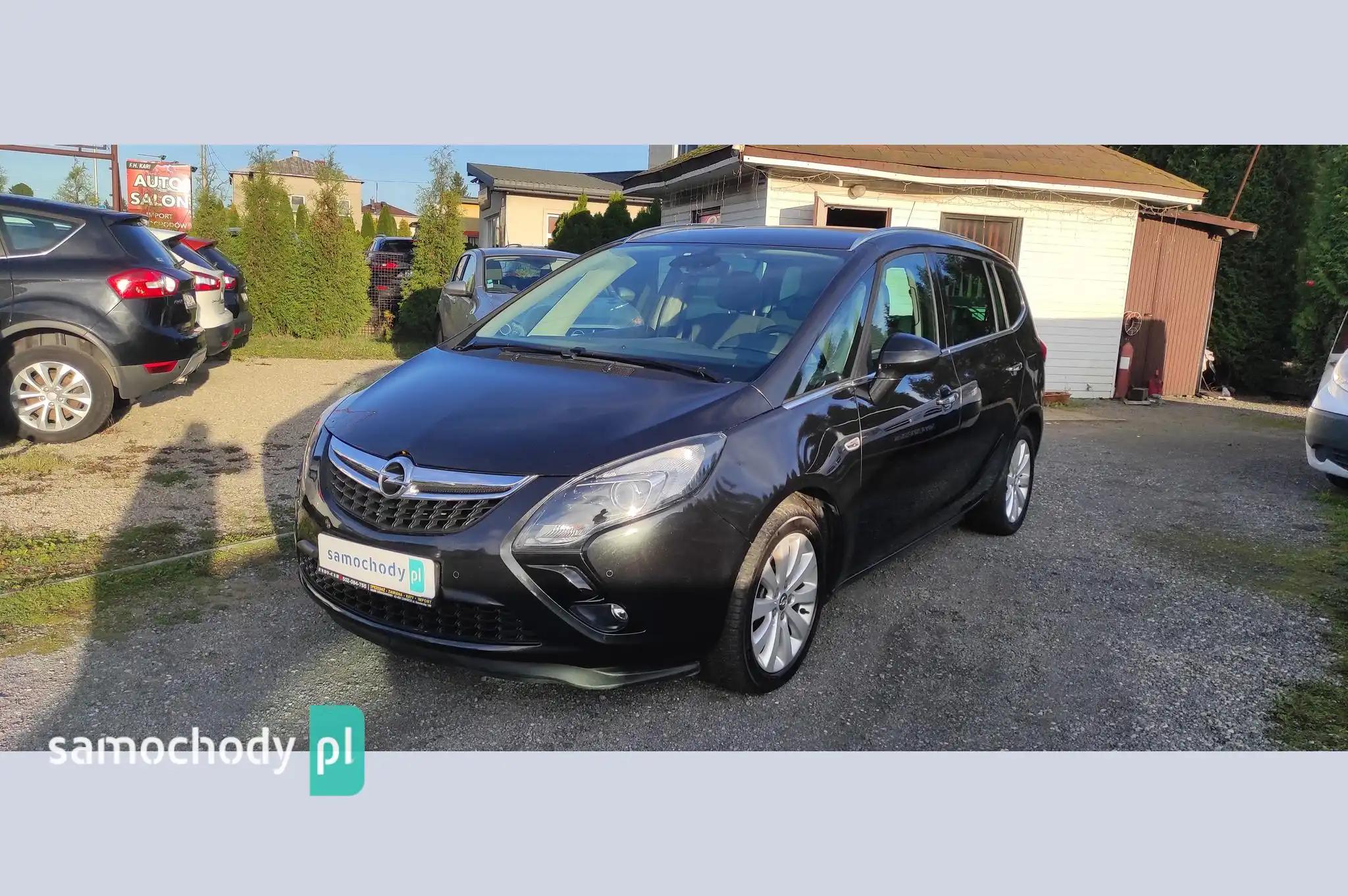 Opel Zafira Minivan 2013