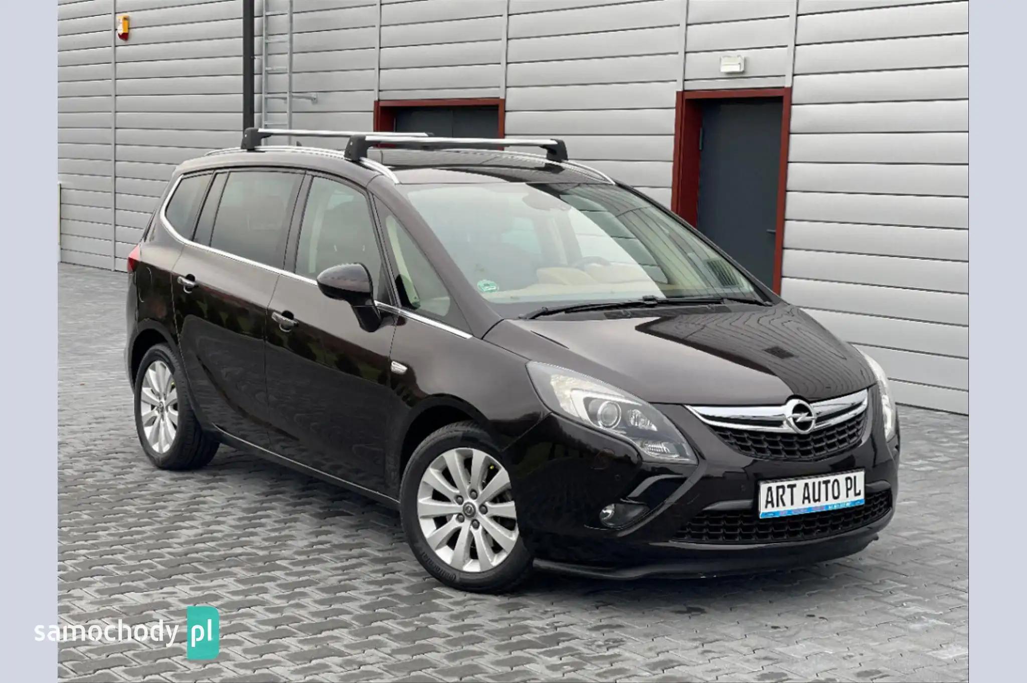 Opel Zafira Minivan 2012