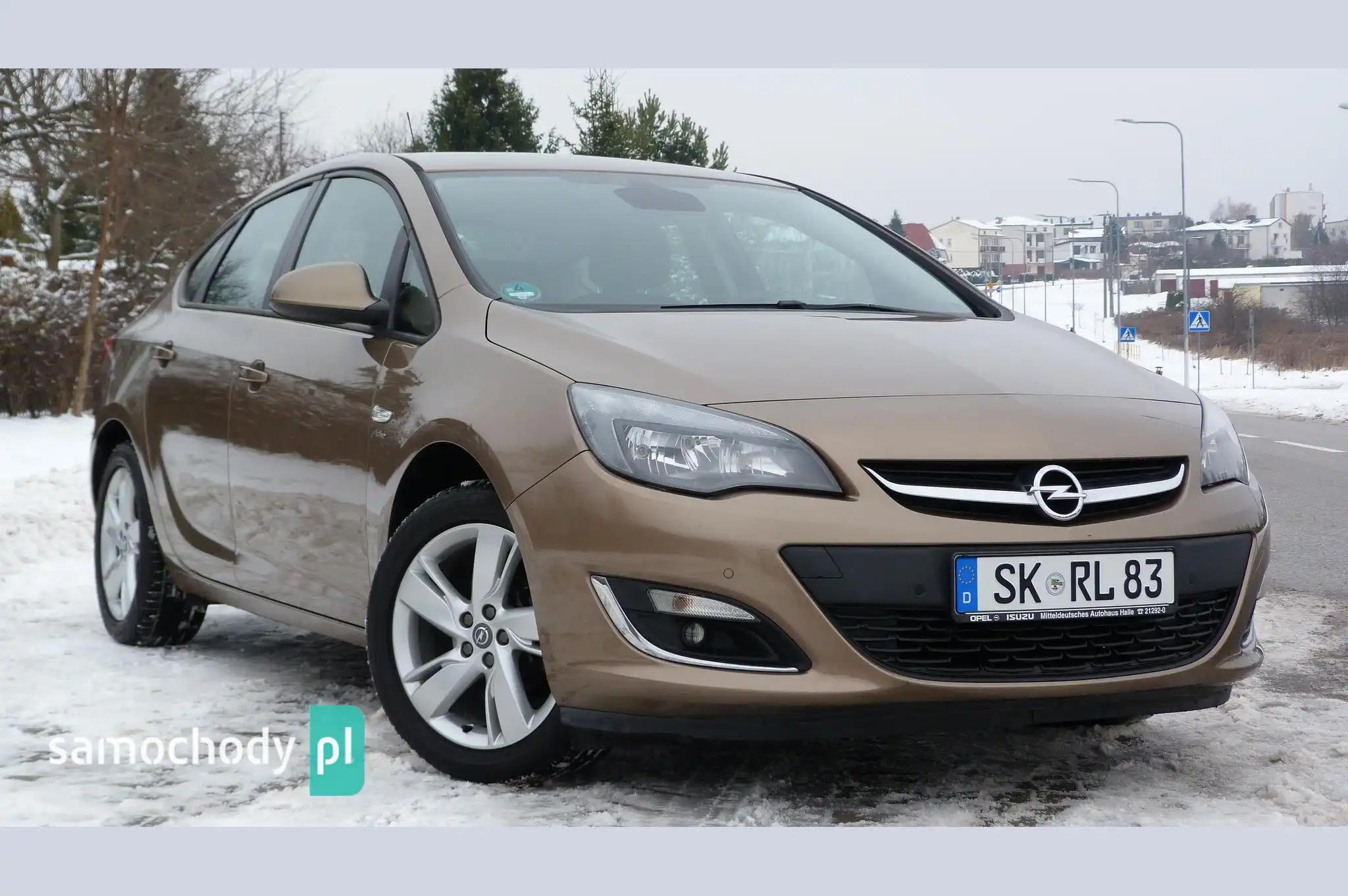 Opel Astra Sedan 2013