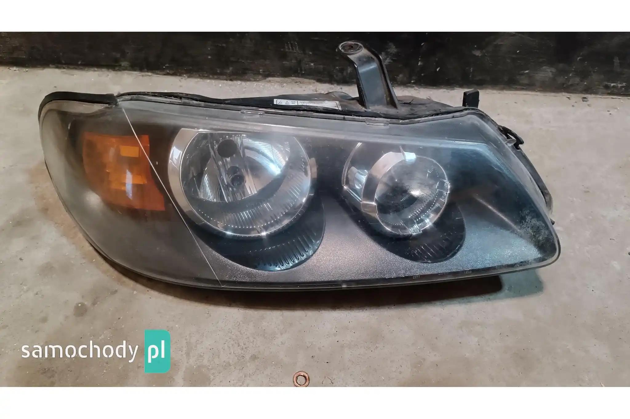 Lampa prawa przednia przód Nissan Almera N16 lift