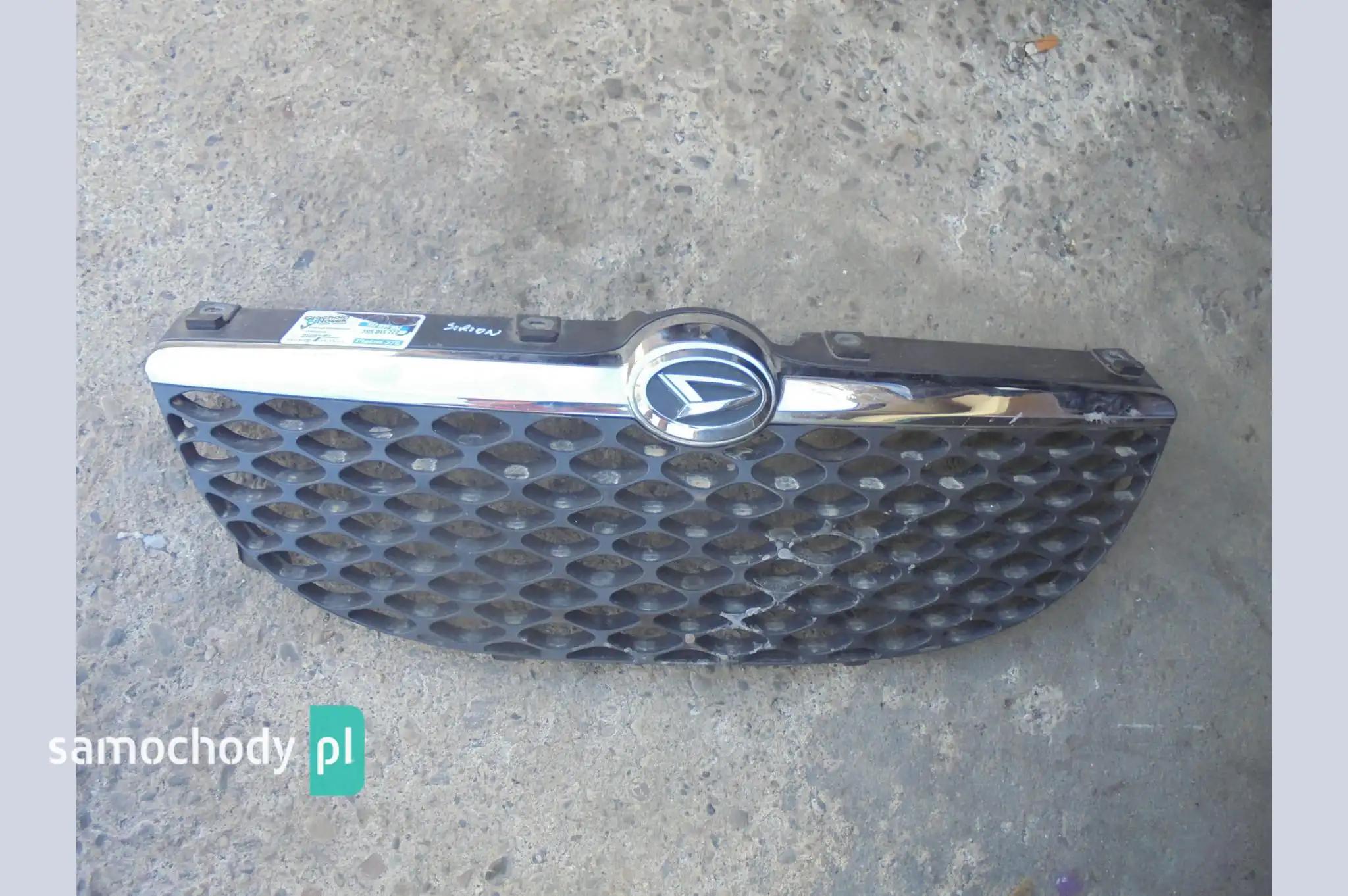 Grill atrapa Daihatsu Sirion lift