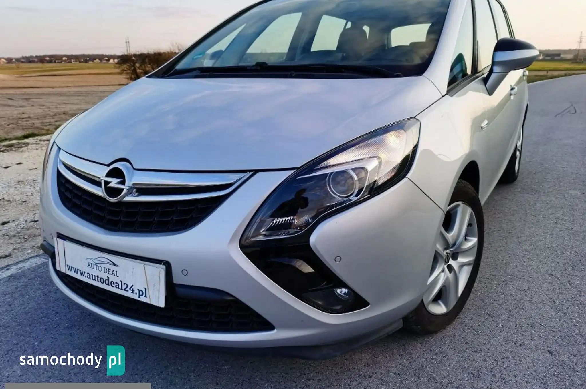 Opel Zafira Minivan 2015