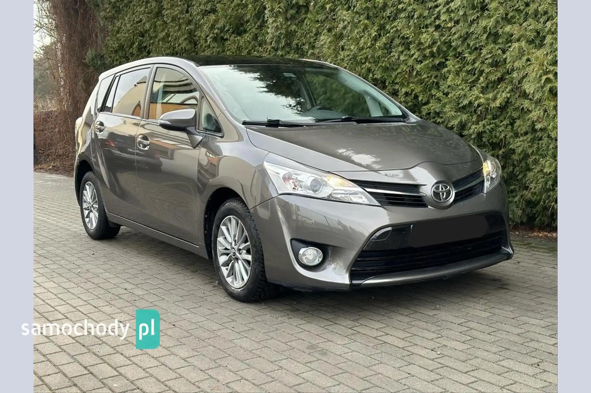 Toyota Verso Minivan 2016