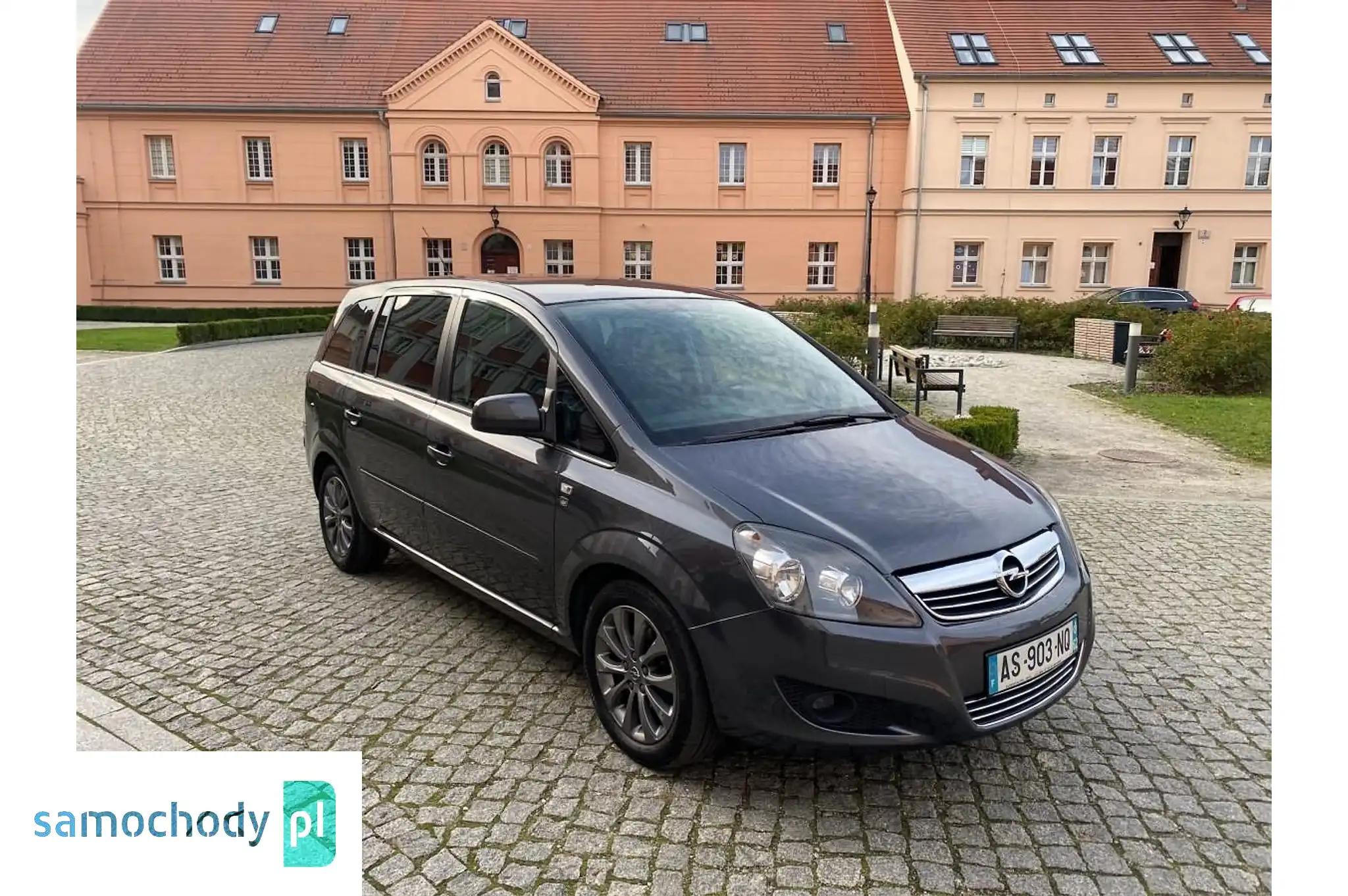 Opel Zafira Minivan 2011