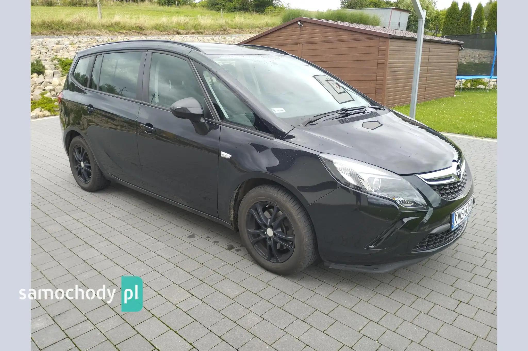 Opel Zafira Minivan 2016