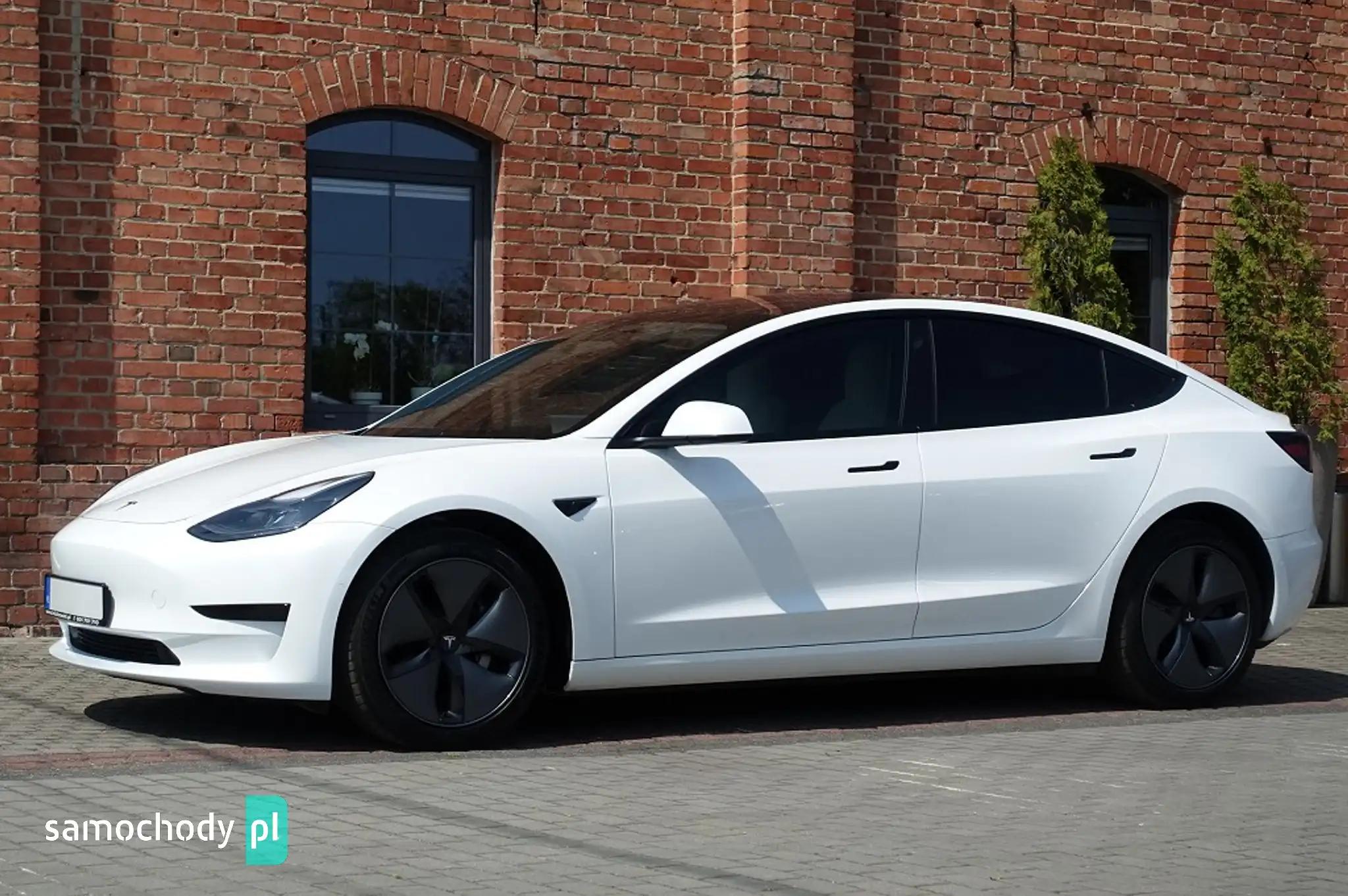 Tesla Model 3 Sedan 2022