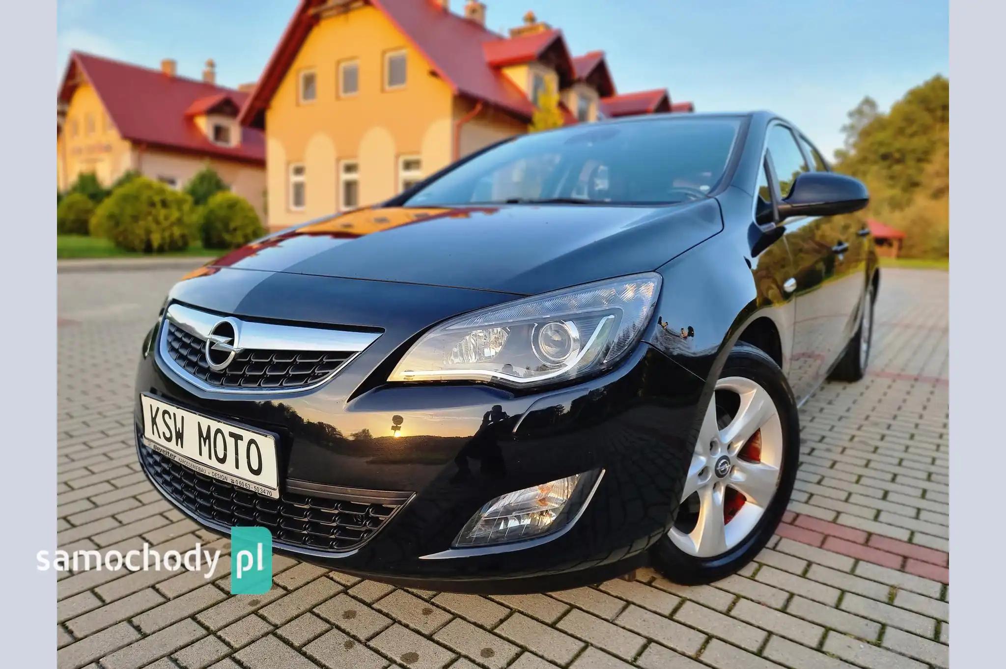 Opel Astra Hatchback 2011