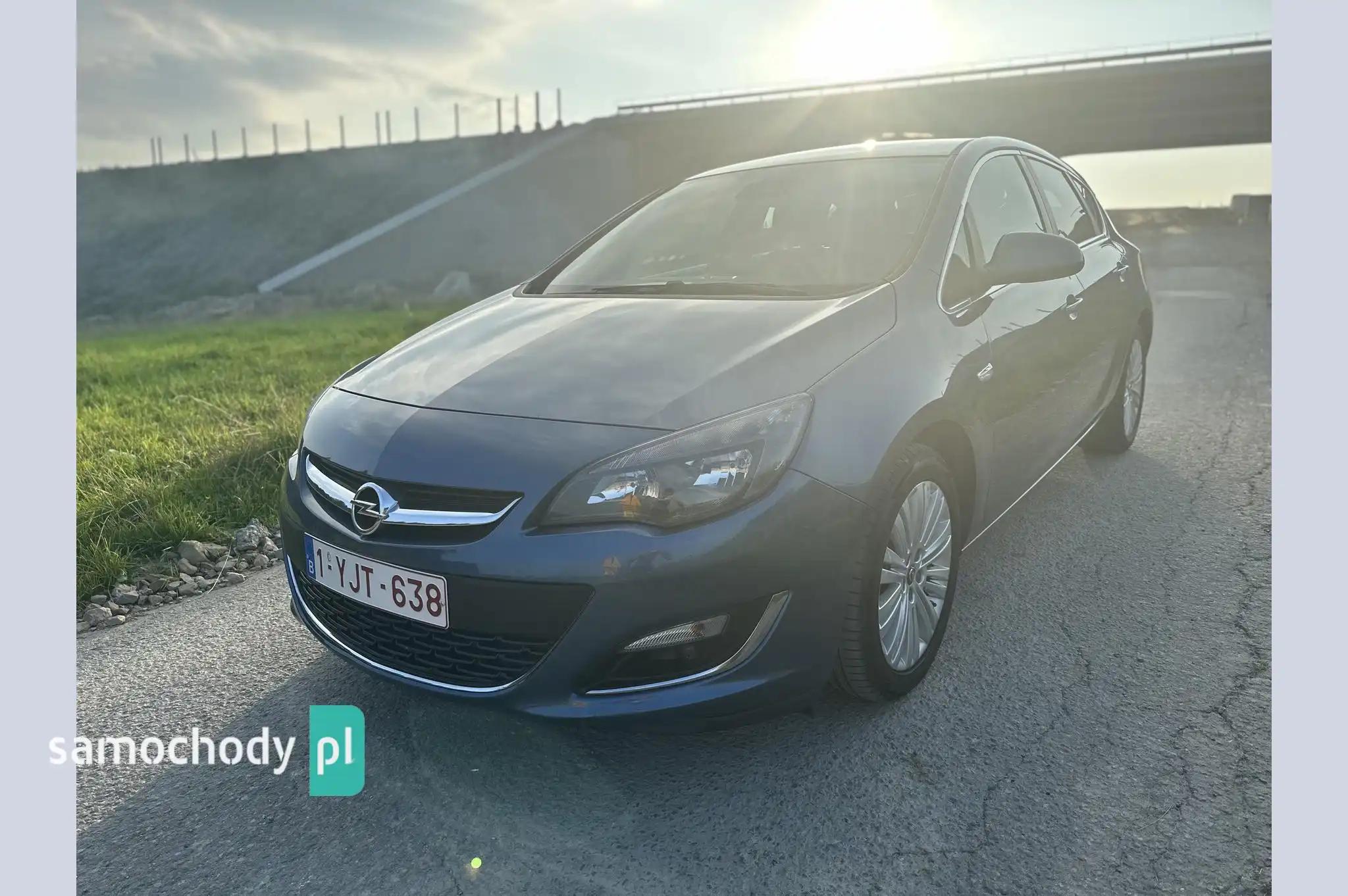 Opel Astra Hatchback 2015