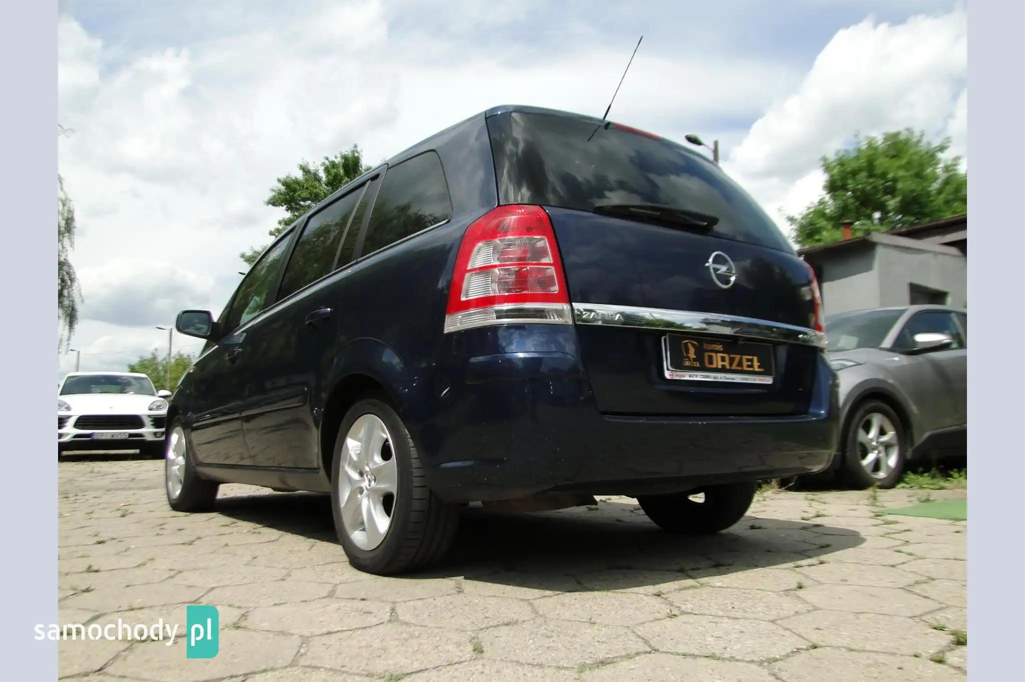 Opel Zafira Minivan 2011