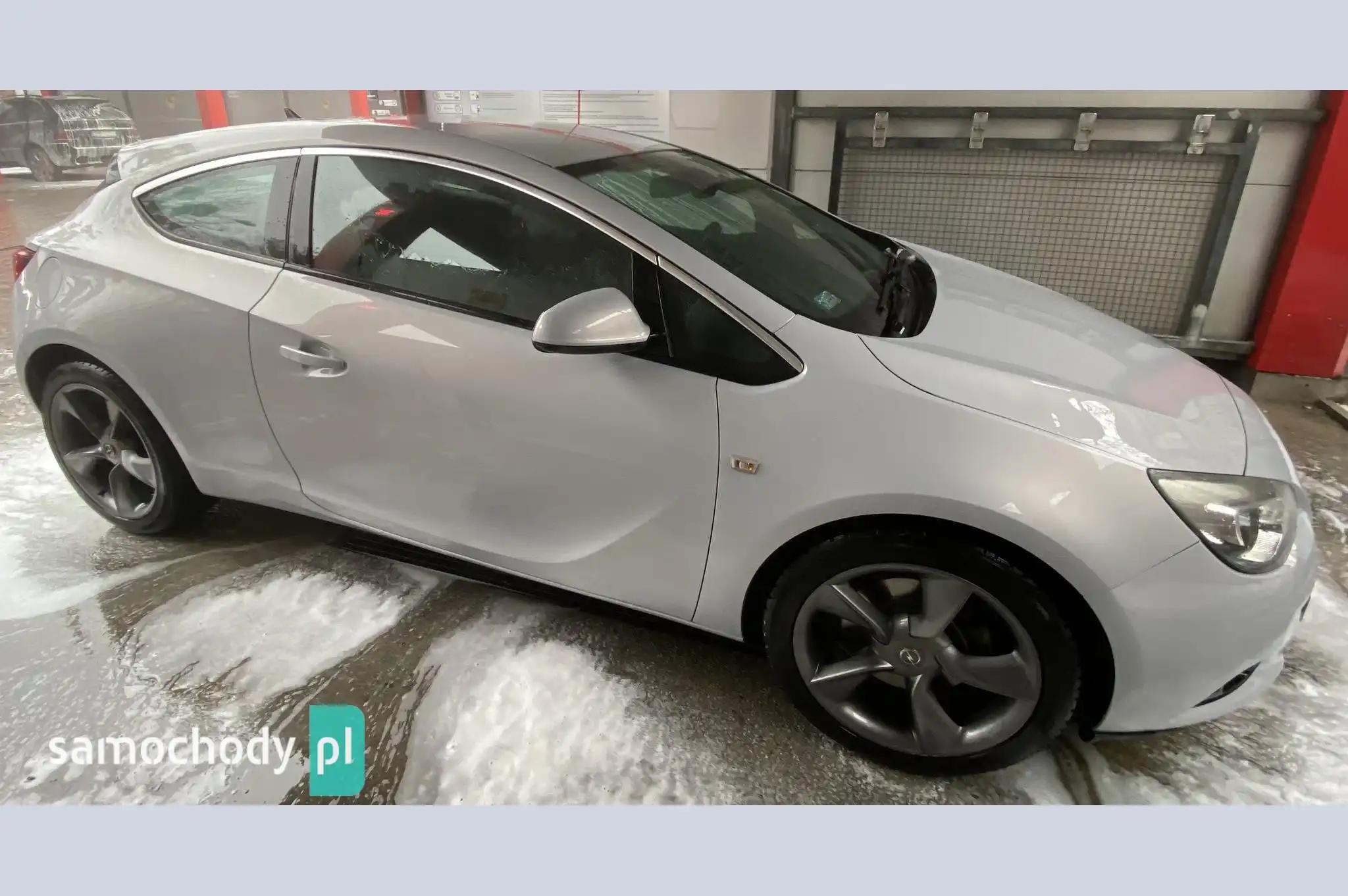 Opel Astra Coupe 2011