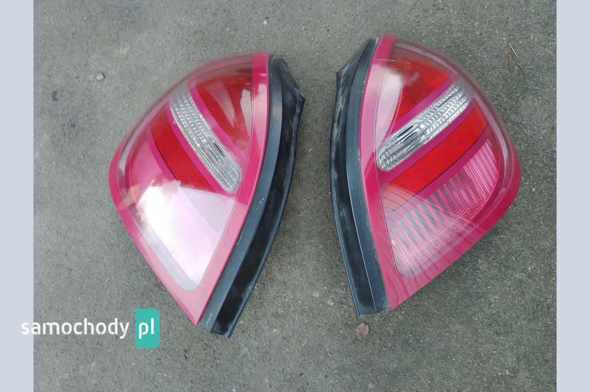 Lampa tył tylna prawa lewa Nissan Almera N16 5D