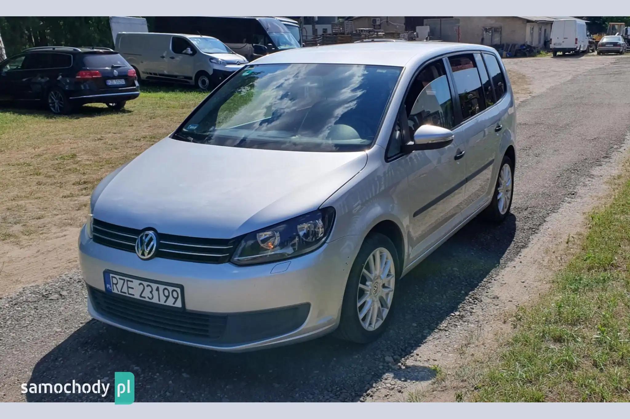 Volkswagen Touran Minivan 2011