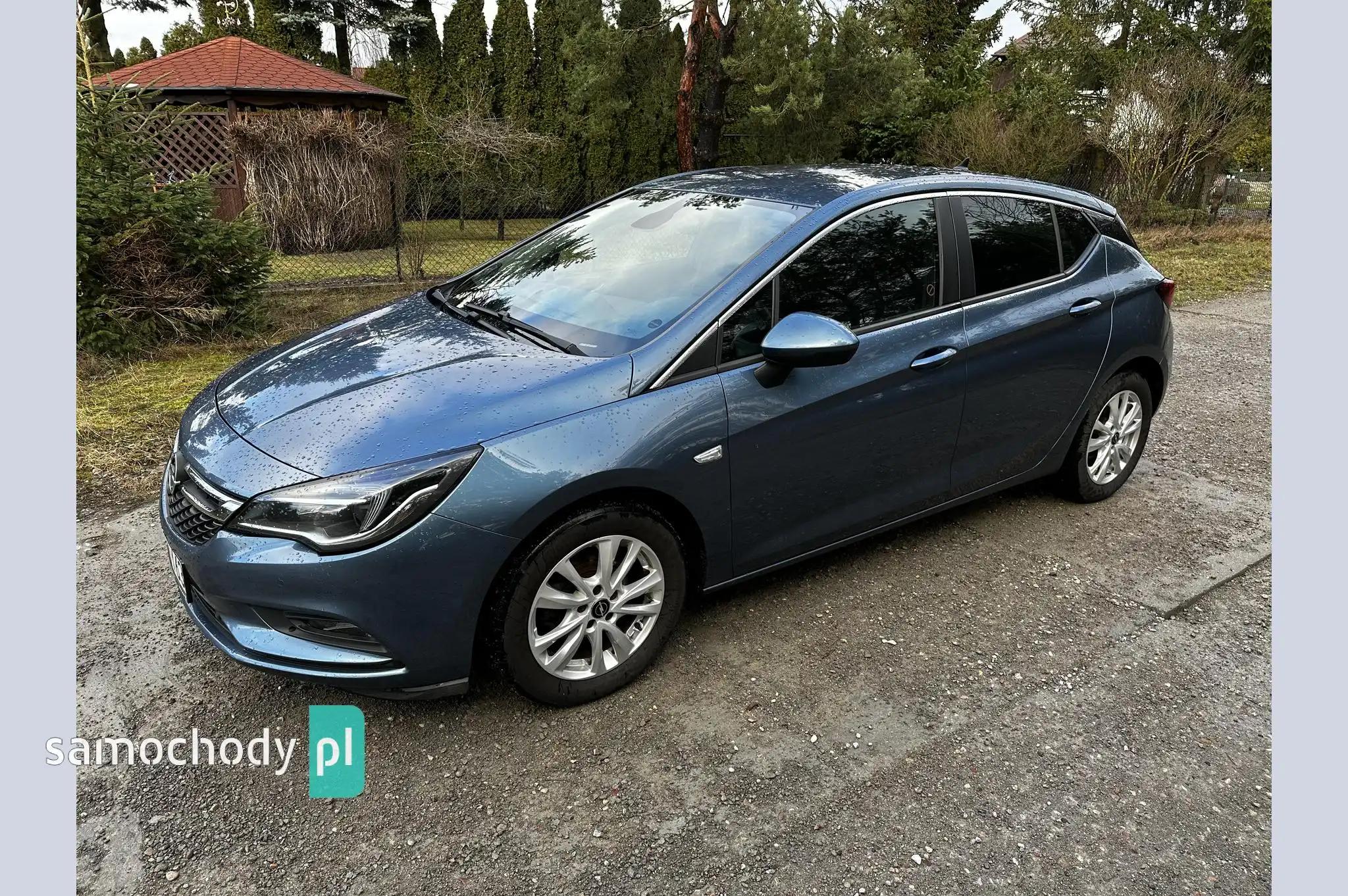 Opel Astra Hatchback 2015