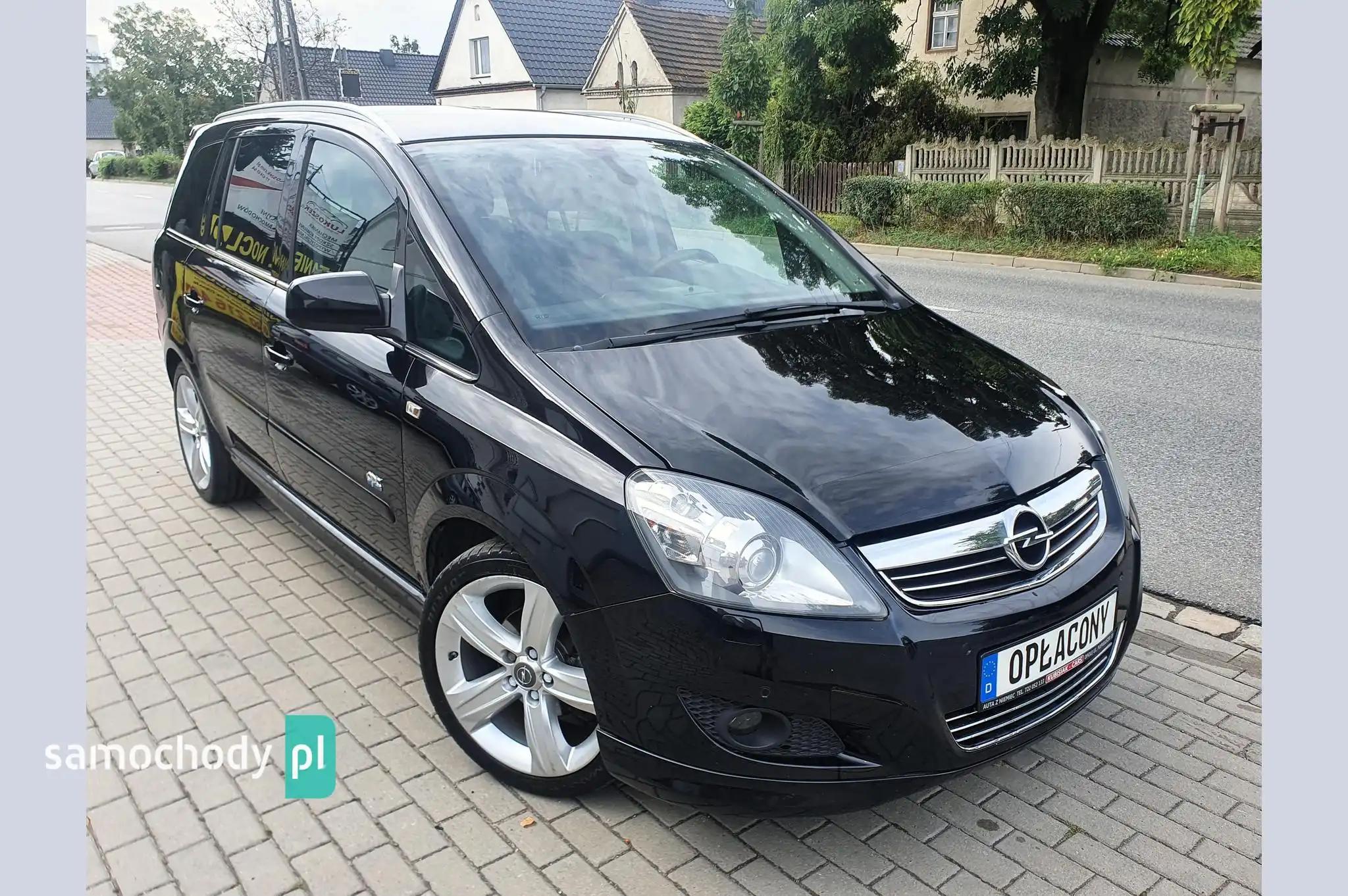 Opel Zafira Minivan 2011