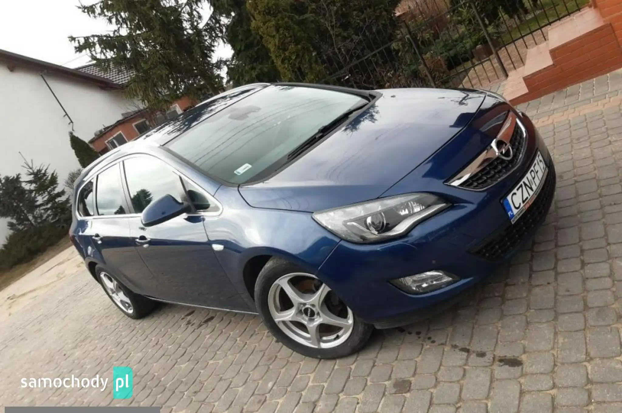 Opel Astra Liftback 2012