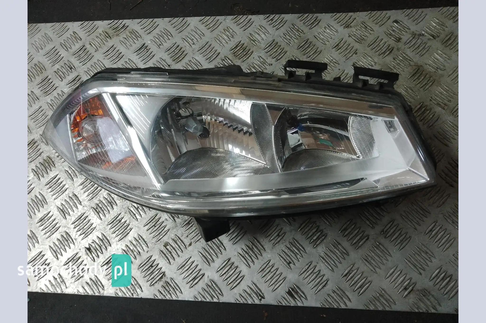 Lampa prawa przednia przód Renault Megane II 2