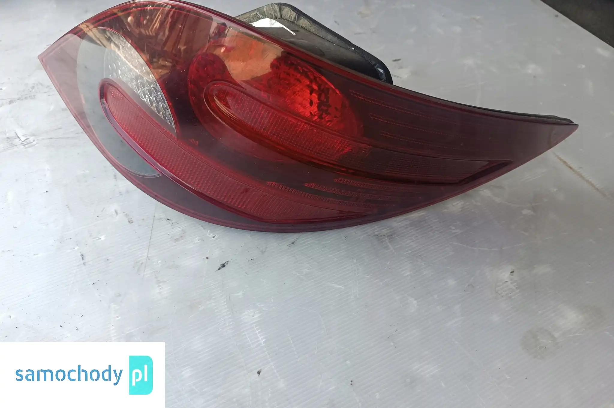 MERCEDES W251 PRAWY TYŁ LAMPA A2518200464